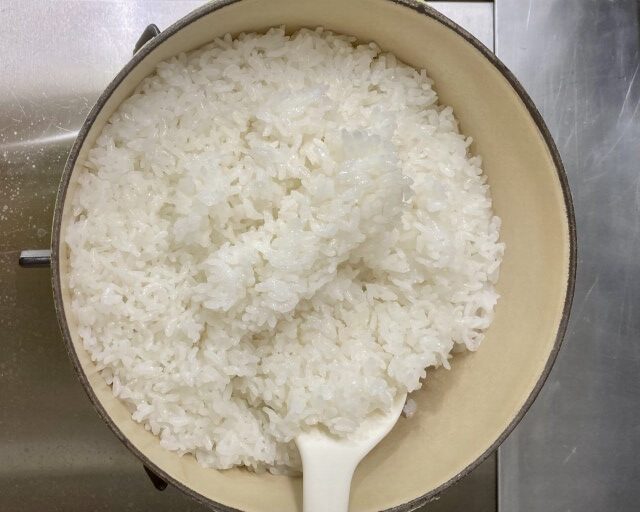 お鍋で炊いたごはんが炊き上がったところ
