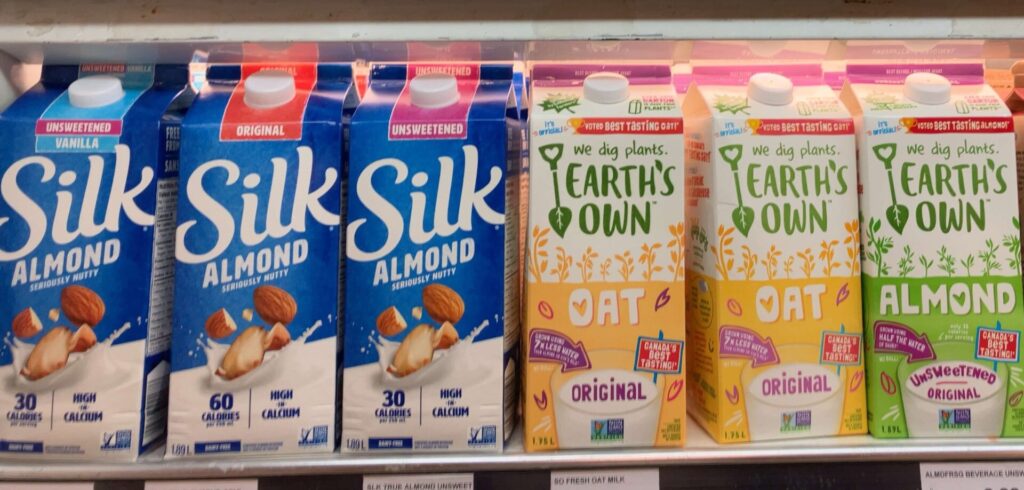 Silk, EARTH'S OWN　アーモンドミルクとオーツミルク