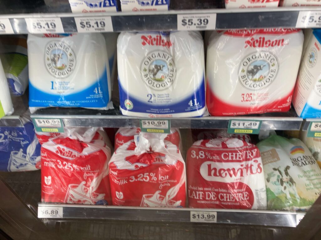 カナダ東部でしか売られていない袋入り牛乳